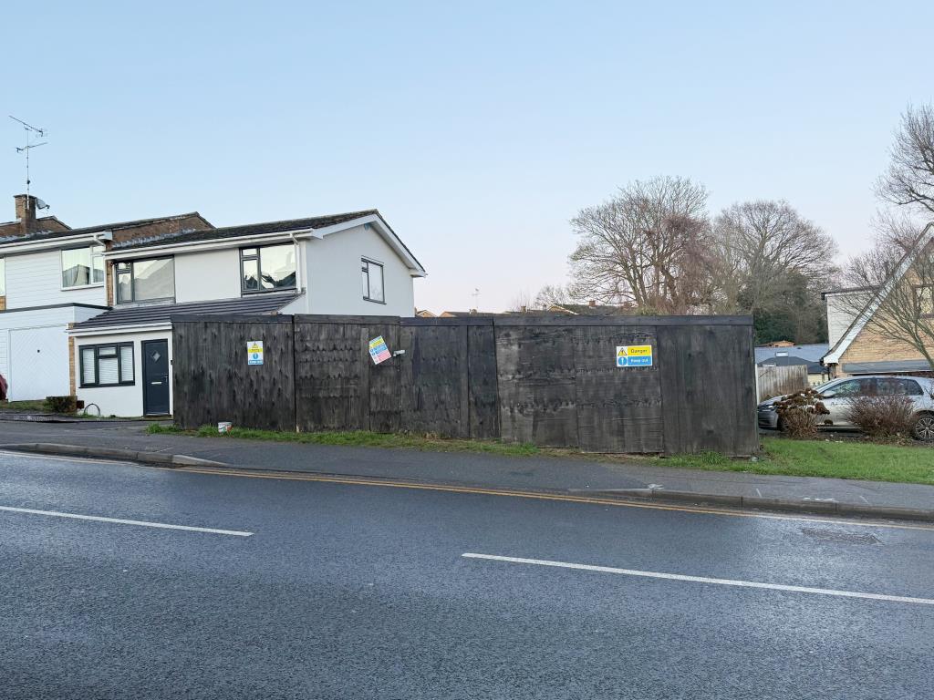 Lot: 55 - DEVELOPMENT SITE WITH PLANNING - Outside image of site from road